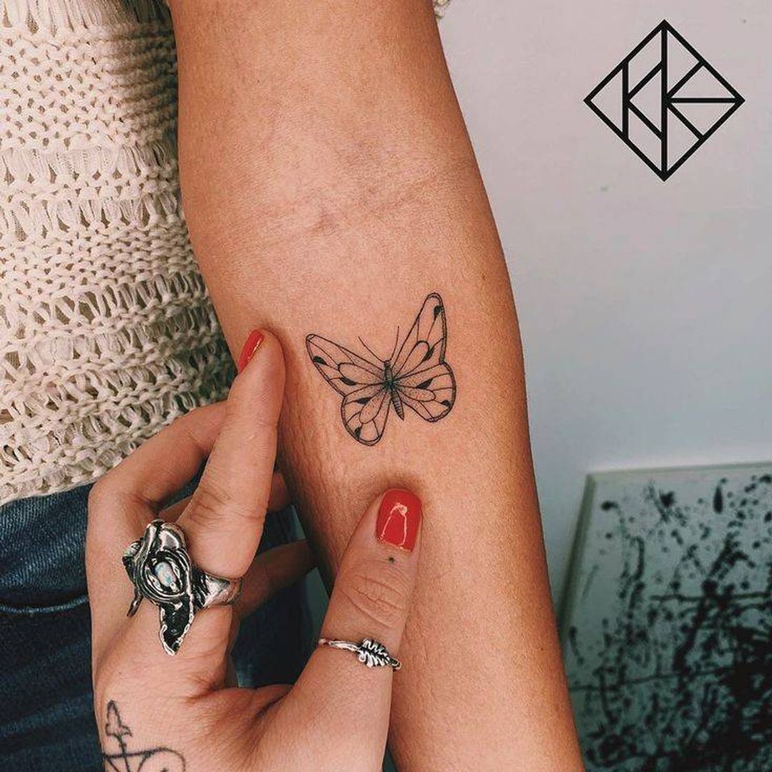 Moda Tatuagem de borboleta delicada