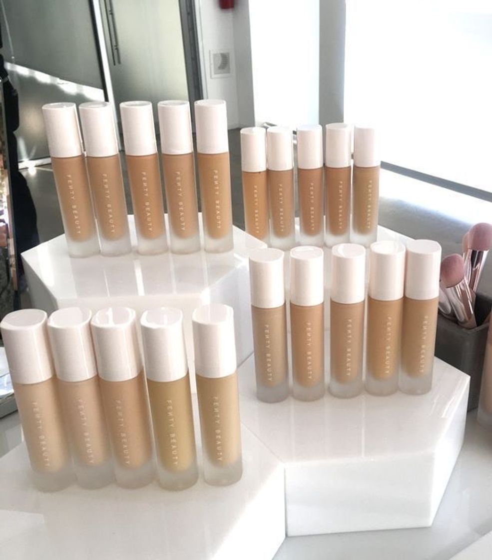 Base de maquillaje líquida Pro Filt'R de la marca FENTY BEAUTY by