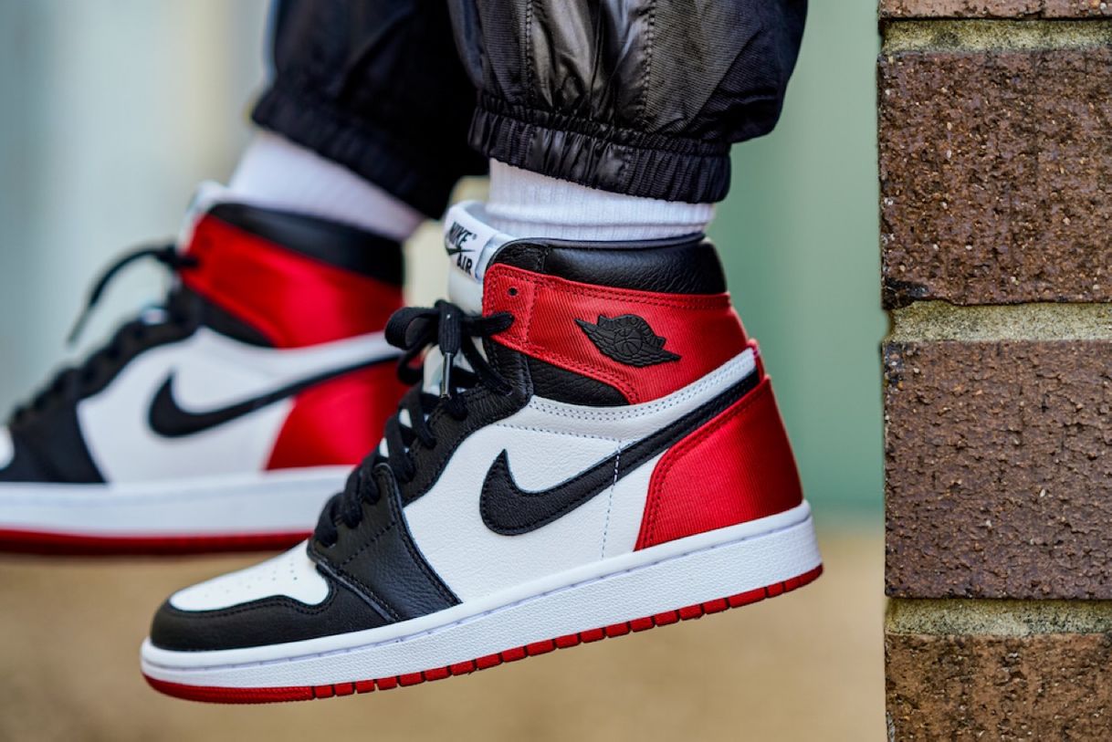 Moda Jordan 1 Retro High Satin Black toe 