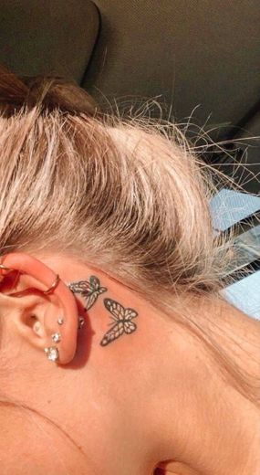 Tattoo de butterfly na orelha🥥☁️🦋