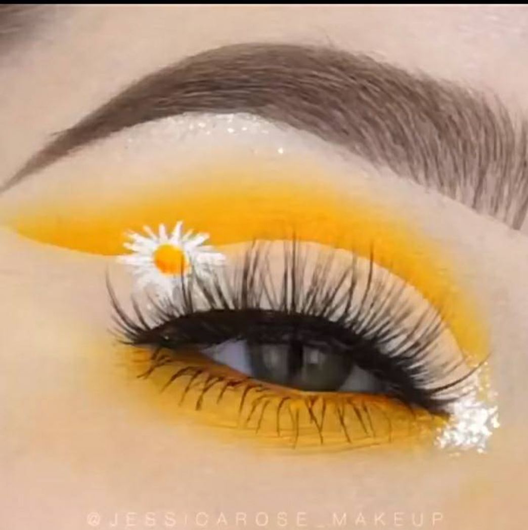 Moda Yellow makeup 