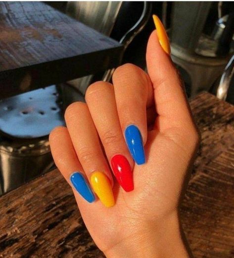 Unhas coloridas