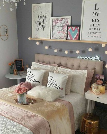 simple pink bedroom😜