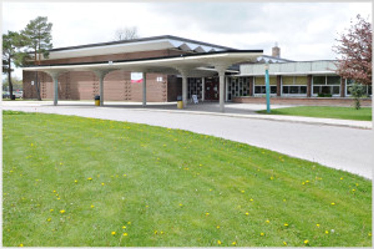 Lugar Stratford District Secondary School (SDSS)