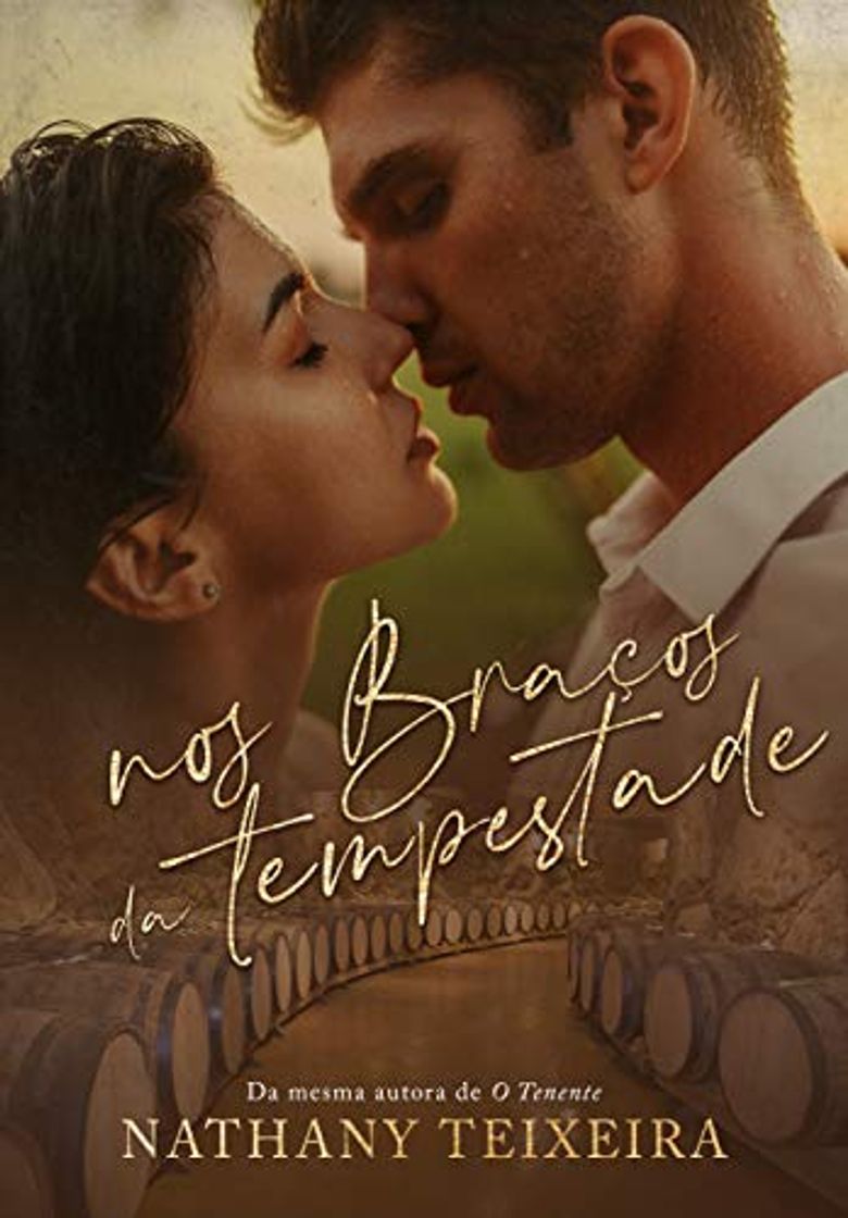 Book Nos braços da tempestade