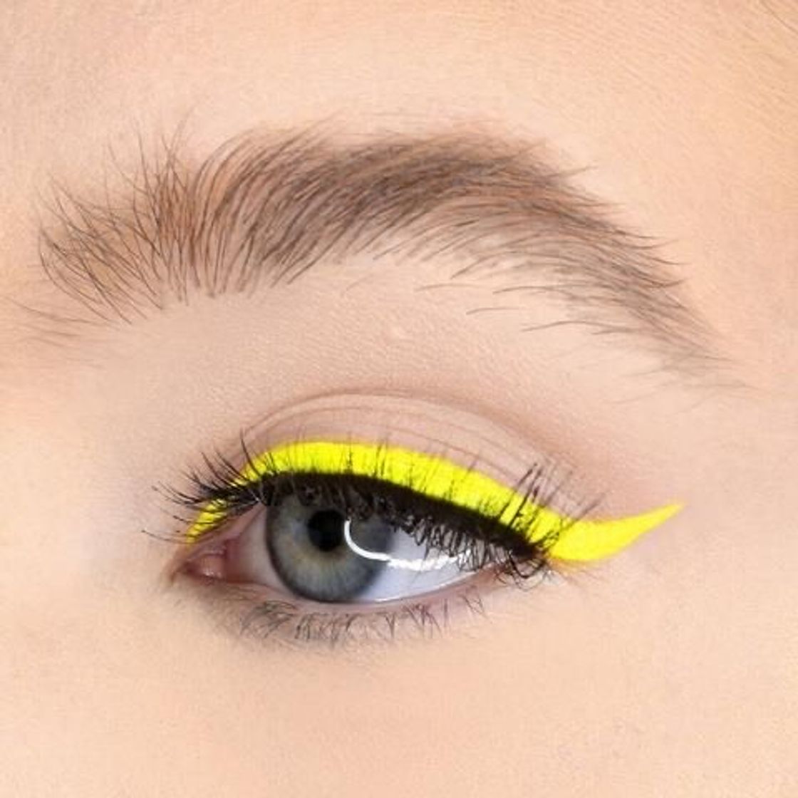 Moda Delineado amarelo 💛👀