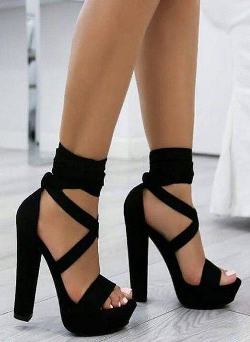 Moda Salto preto lindo