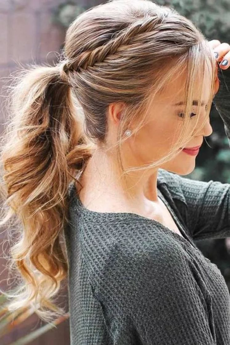 Fashion E essa delicadeza em forma de penteado?