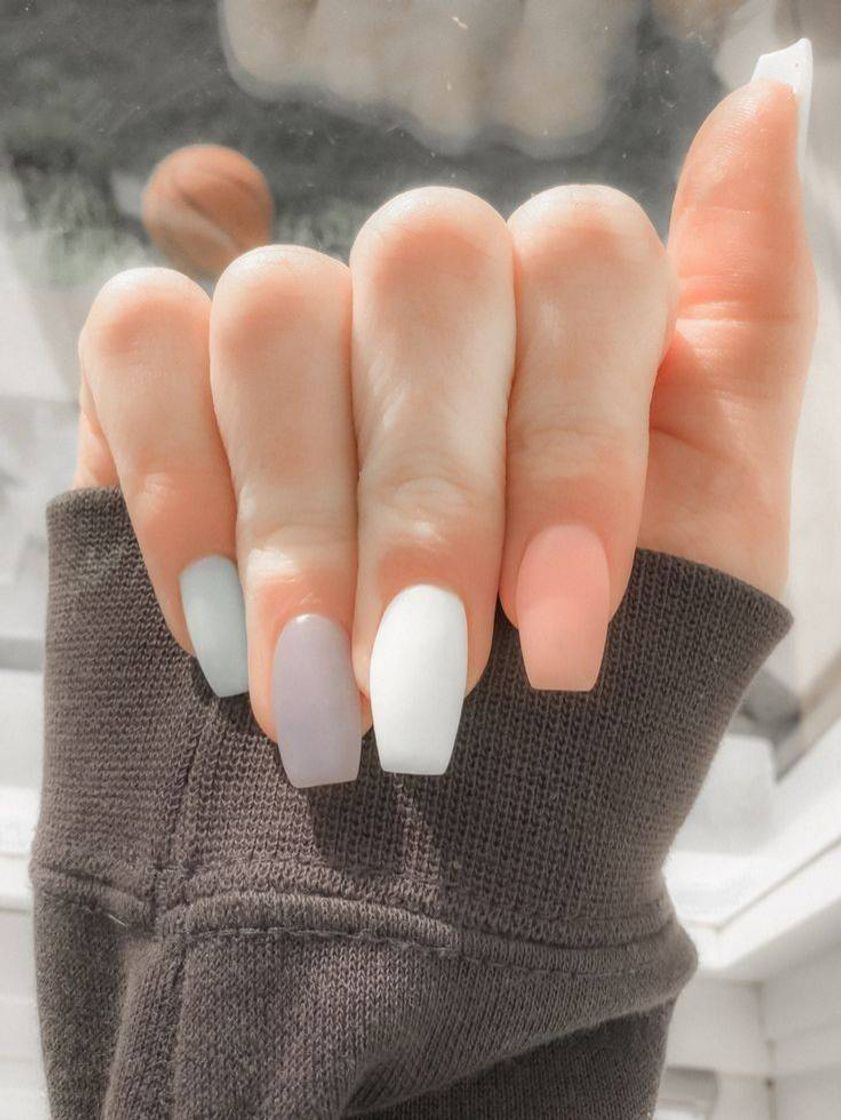 Moda aesthetic nails