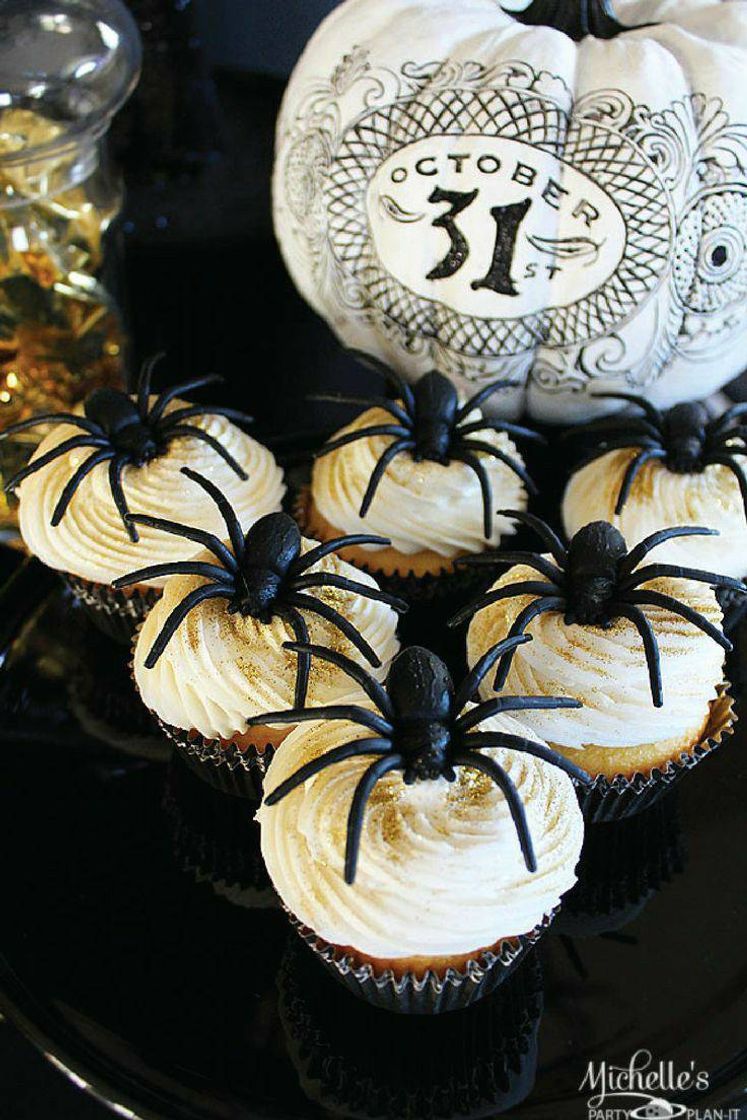 Fashion Black and gold Halloween party ideas