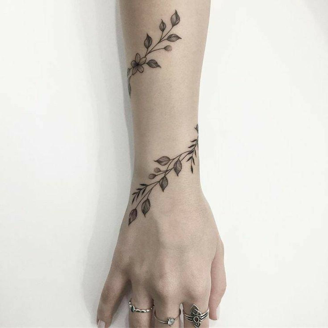 Moda Tatto de raminhos 🌿