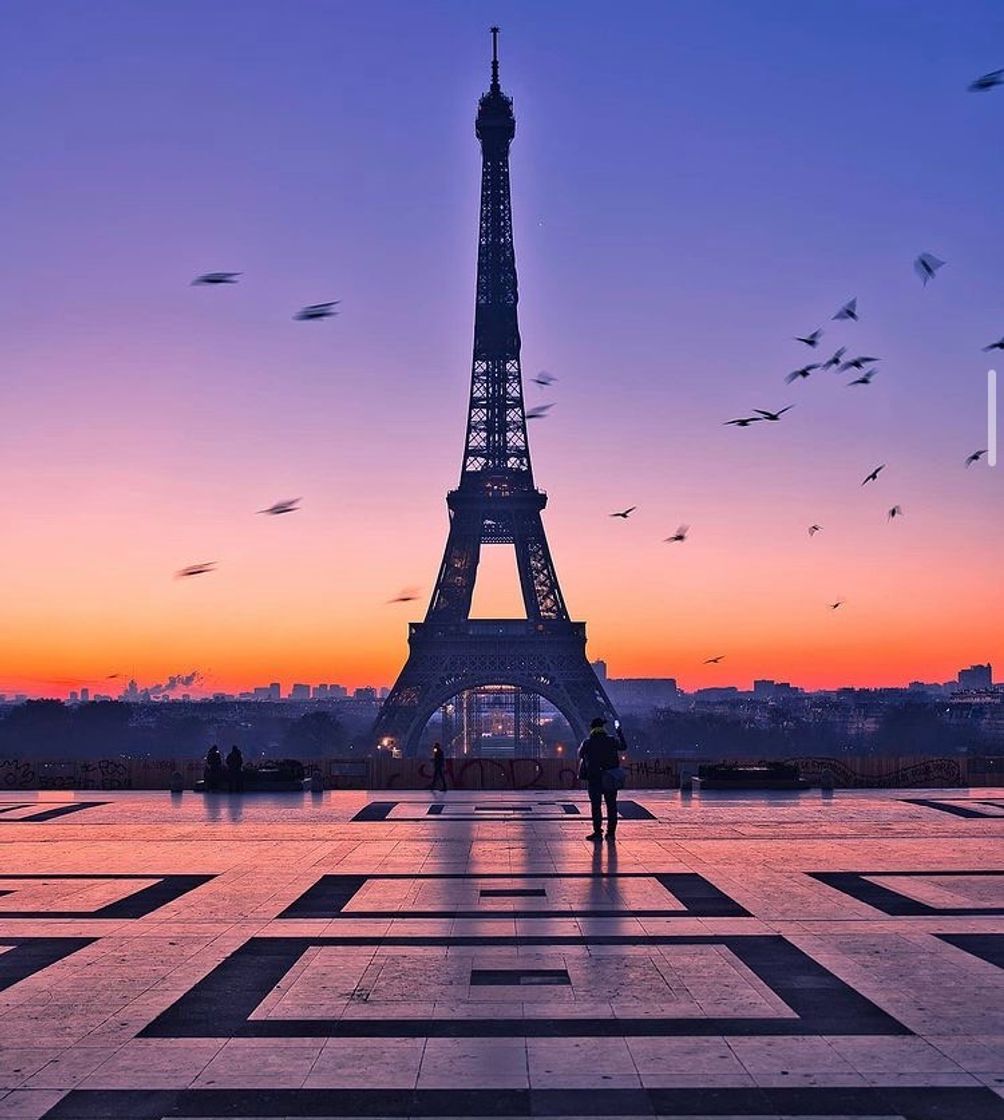 Place Torre Eiffel