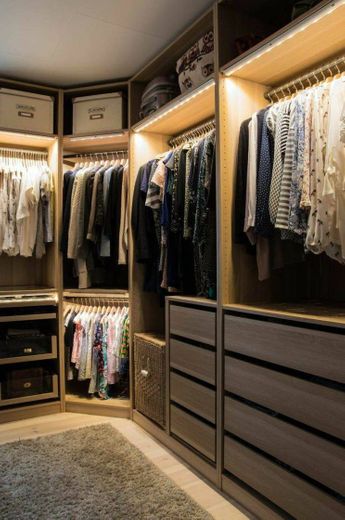 CLOSET