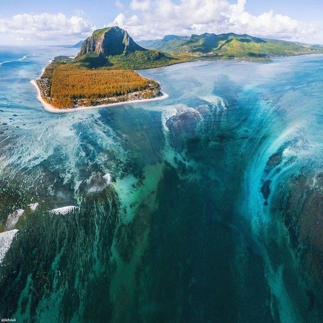 Moda “Cachoeira submersa” nas Ilhas Maurício . Incrível 🤩 💙