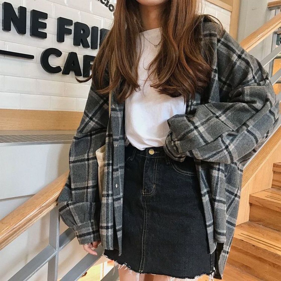 Social •saia escura com blusa xadrez 