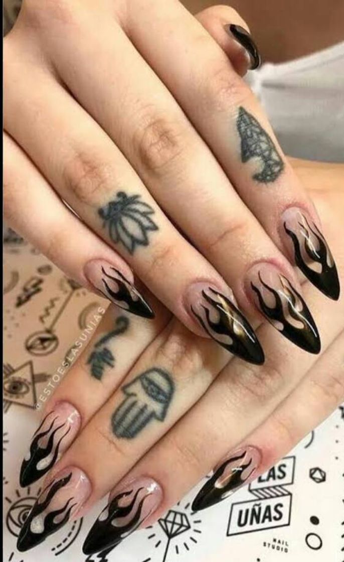 Fashion Uñas con llamas negras🔥