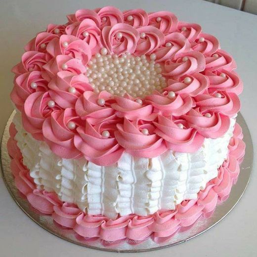 Bolo branco e rosa chantilly glacê