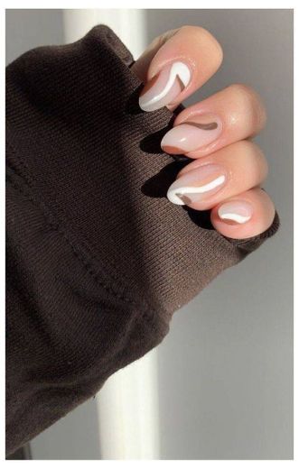 pretty and simple trending nails 