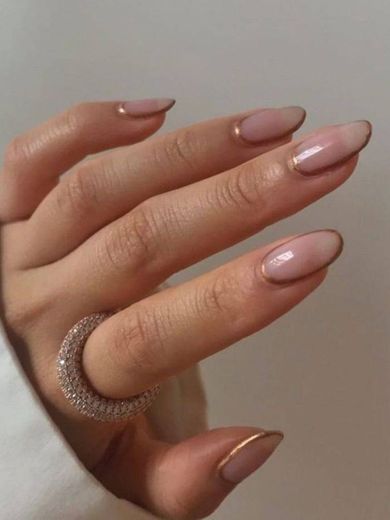 pretty and simple trending nails