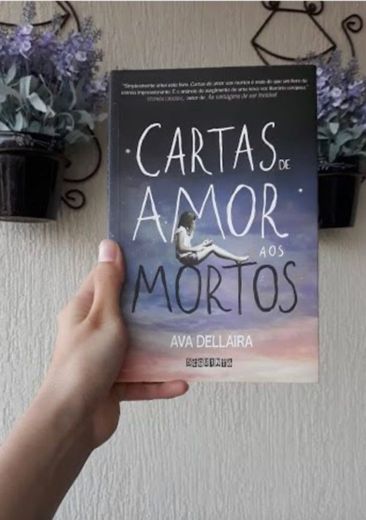 Livro “Cartas de amor aos mortos”