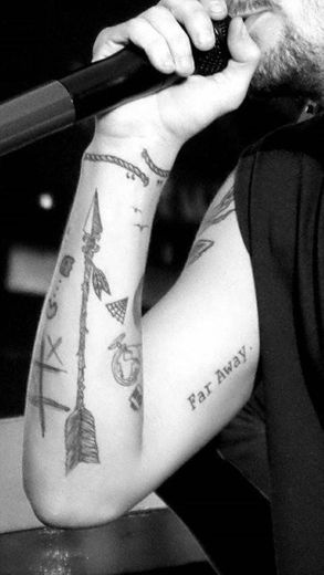 Louis' tattoos wallpaper