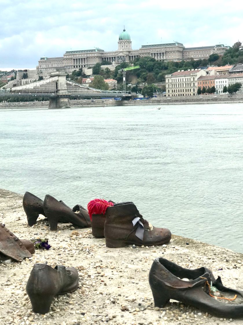 Lugar Shoes on the Danube Bank