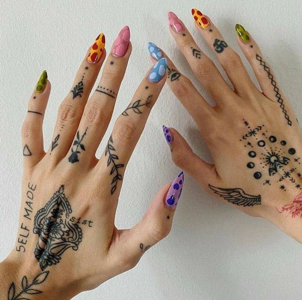 Fashion Tatuagem nas mãos 