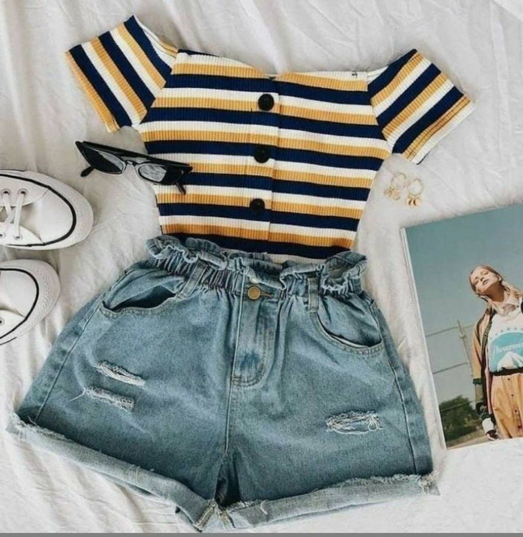 Social Short jeans e blusa. Moda feminina