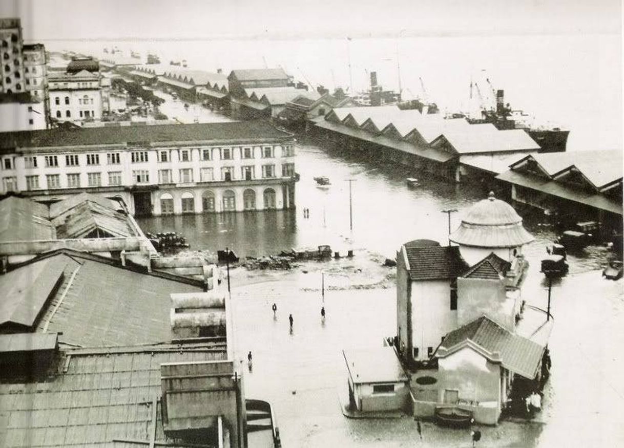 Fashion Ano que o Rio Guaíba Invadil o Centro de Porto Alegre 1941.