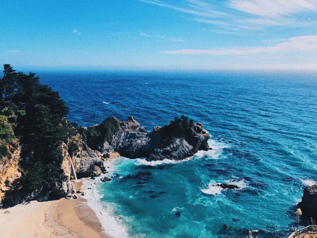 Lugar McWay Falls