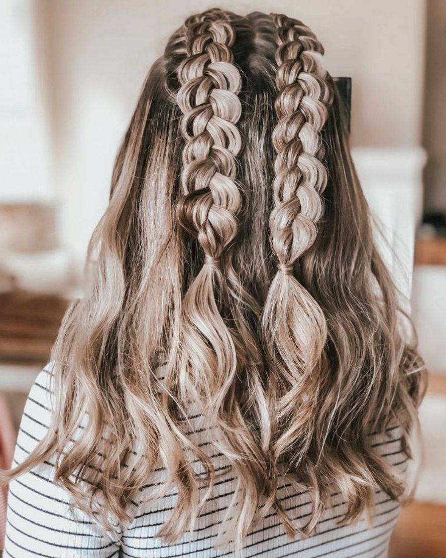 Moda penteado com cabelo solto