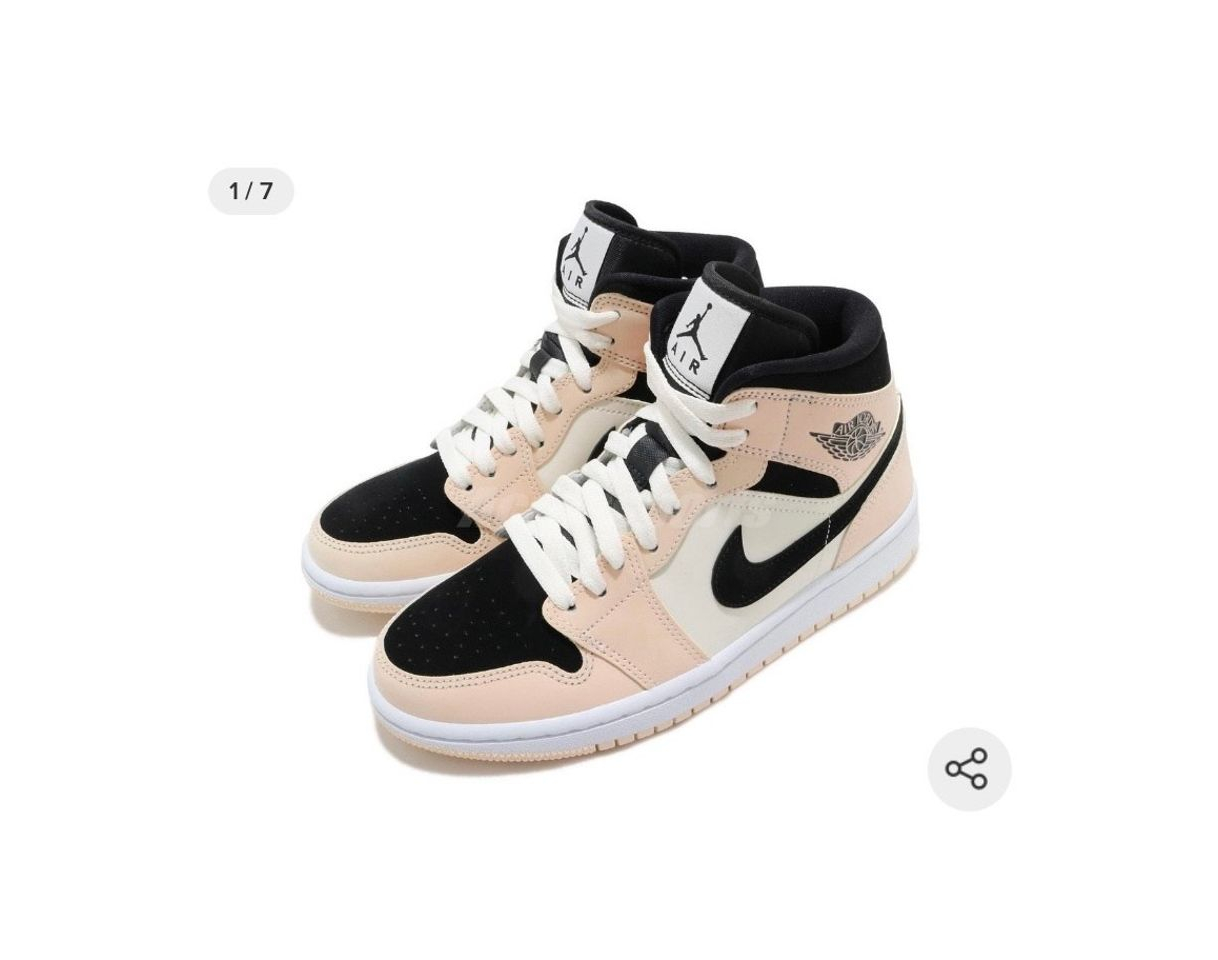 Social NIKE Air Jordan 1 Mid