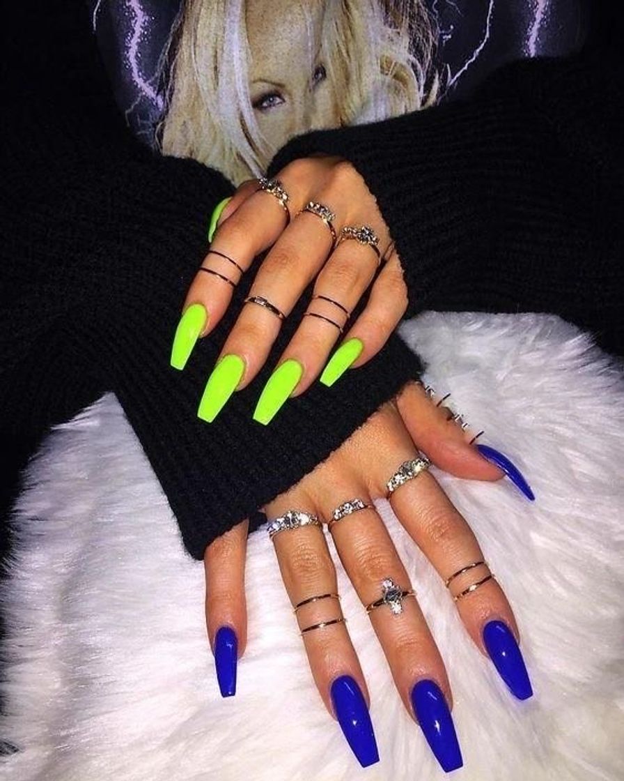 Moda nails green and blue