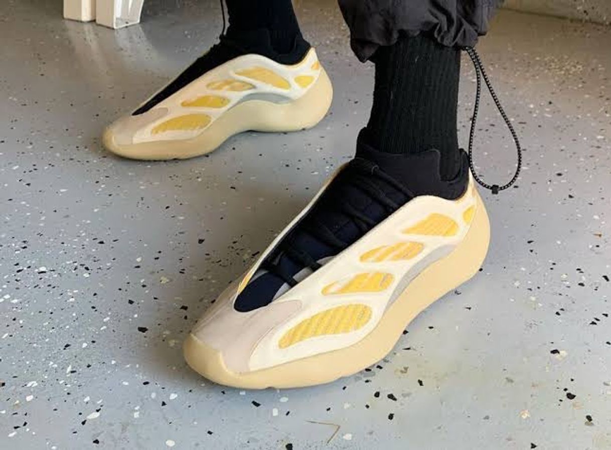 Fashion Yeezy 700 v3 Safflower 