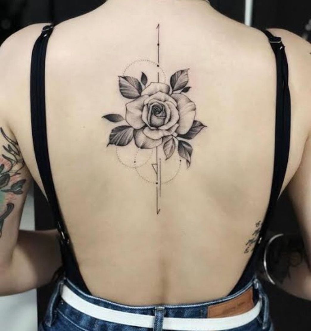 Fashion Tatuagem feminina para se inspirar 🖌