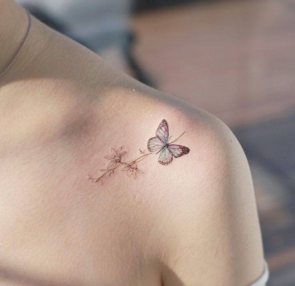 Moda Tatuagem de borboleta no ombro