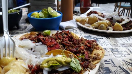 Tacos y Burgers FARIAS