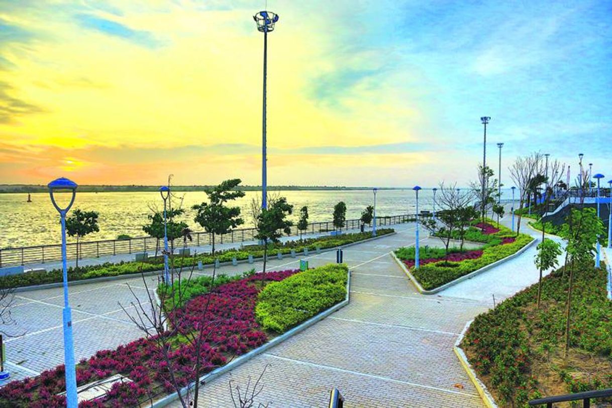 Place Malecón Turístico Rio Magdalena Barranquilla Colombia l