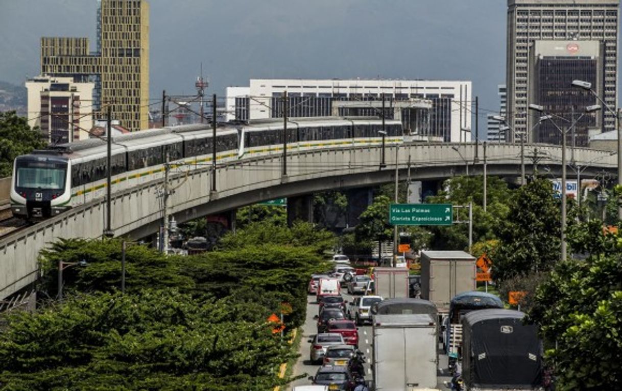 Place Estación Industriales, Metro de Medellín