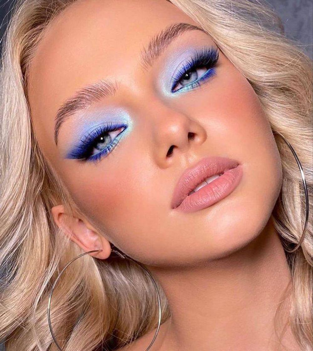 Fashion • blue makeup