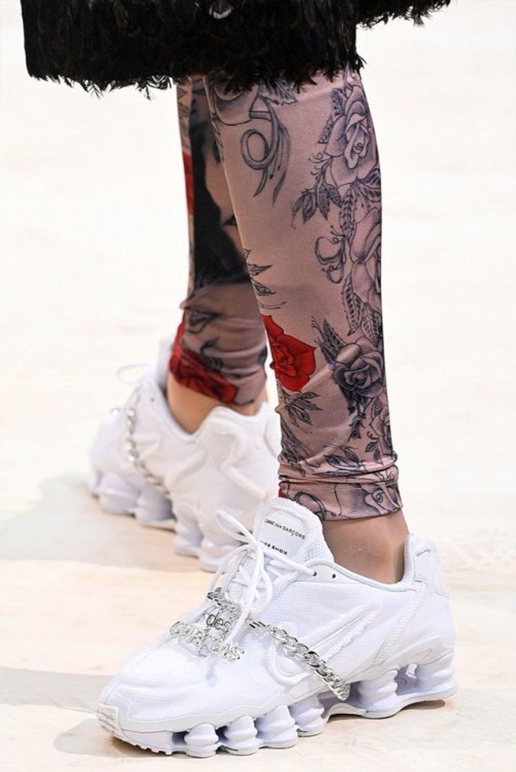 Social NIKE SHOXS