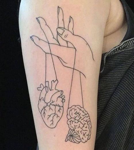 Tattoo coração e cérebro 
