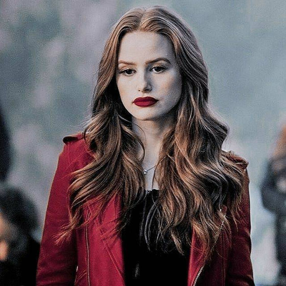 Fashion Madelaine Petsch 💄