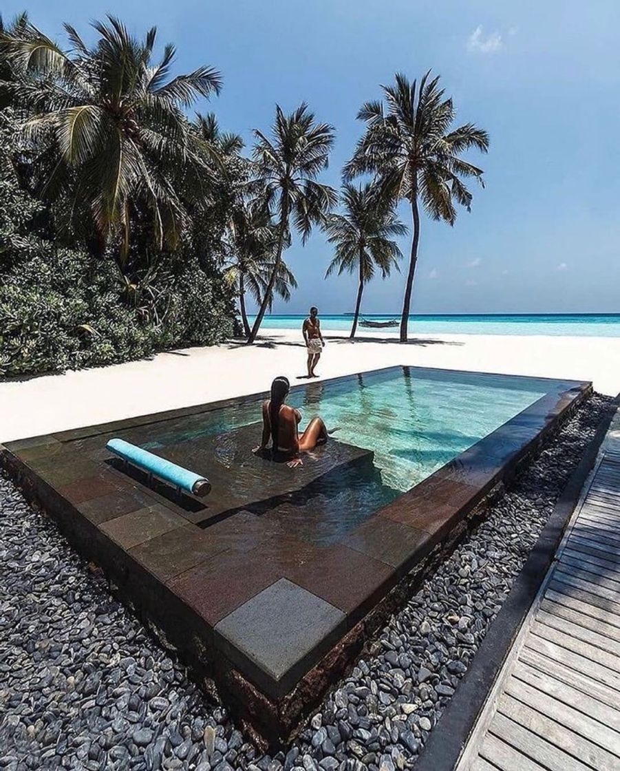 Places One & Only Reethi Rah