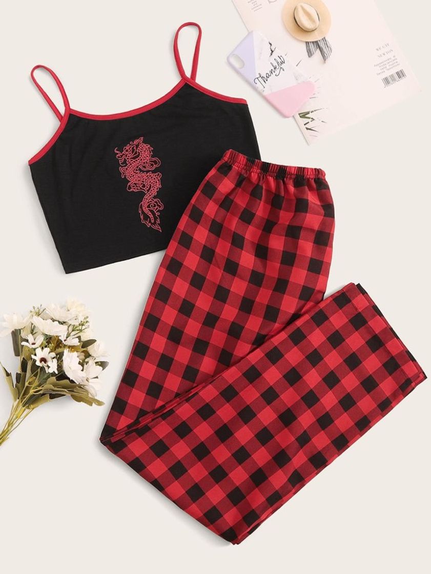 Fashion conjunto cropped dragão vermelho e calça xadrez