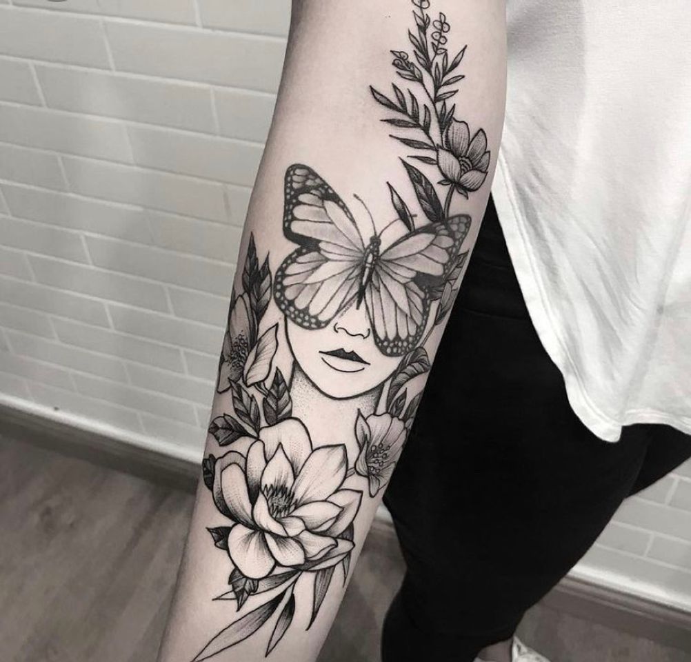 Moda Tattoo feminina no antebraço 