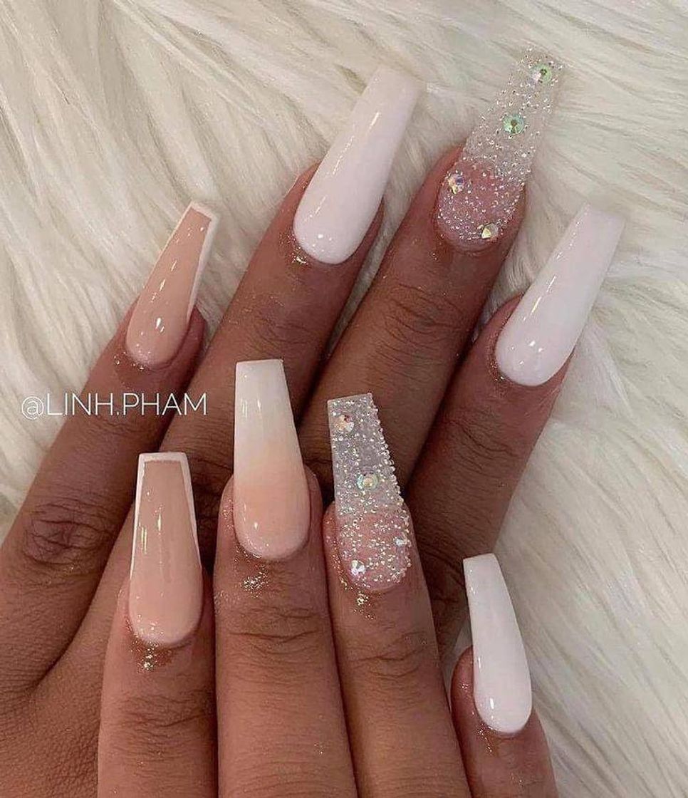 Social Uñas con diamantes