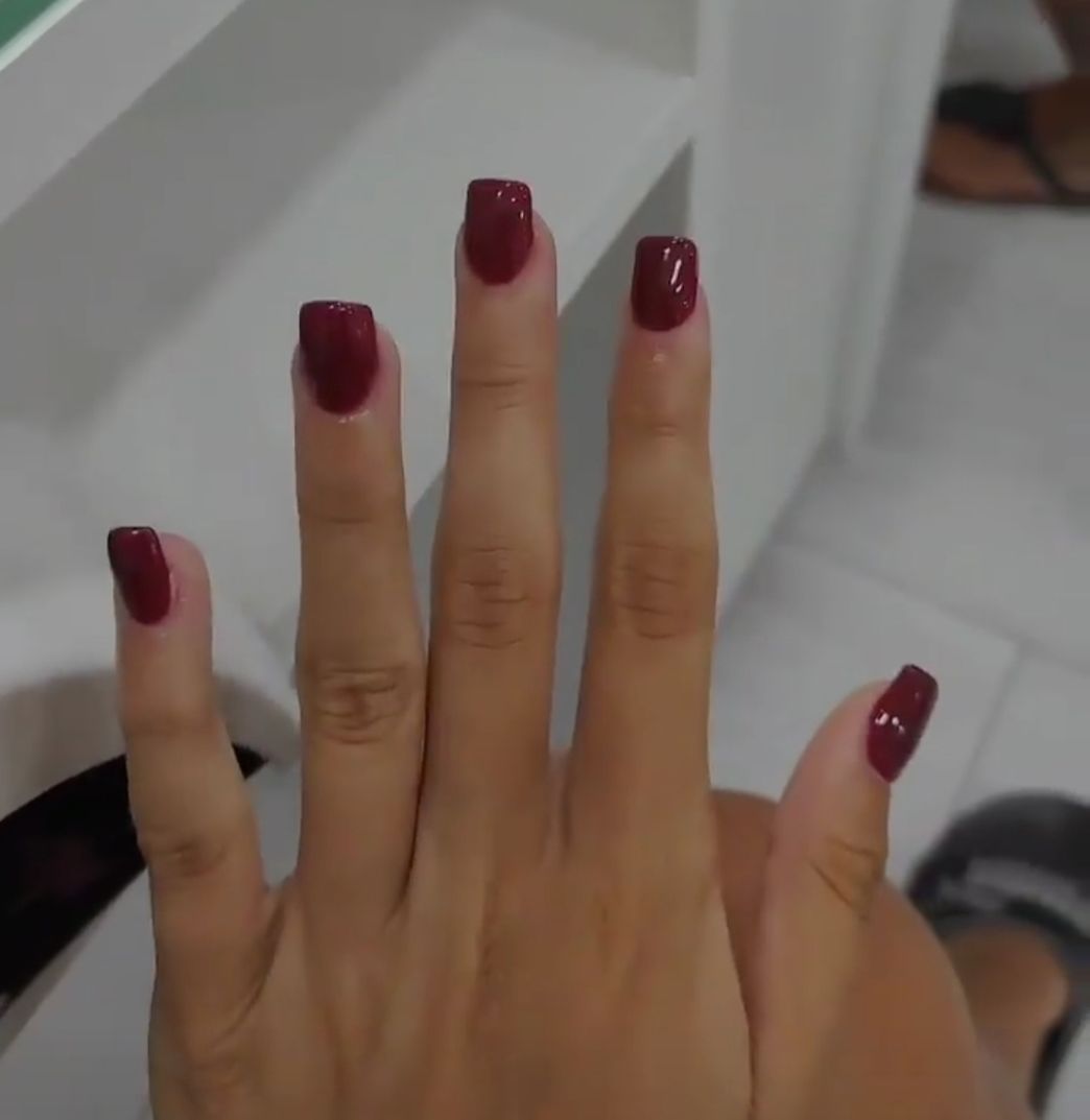 Social Uñas color sangre