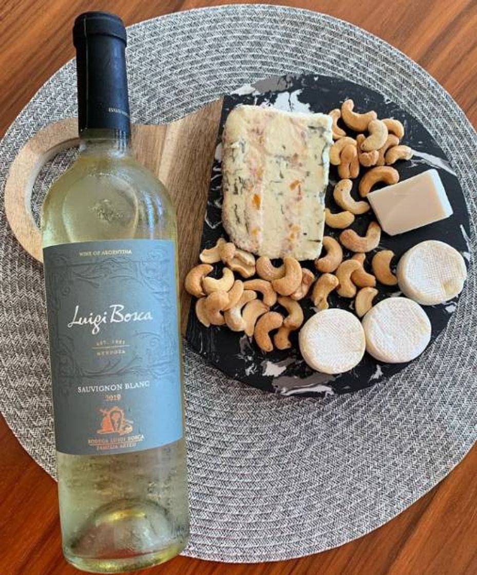 Social Vinhos e queijos