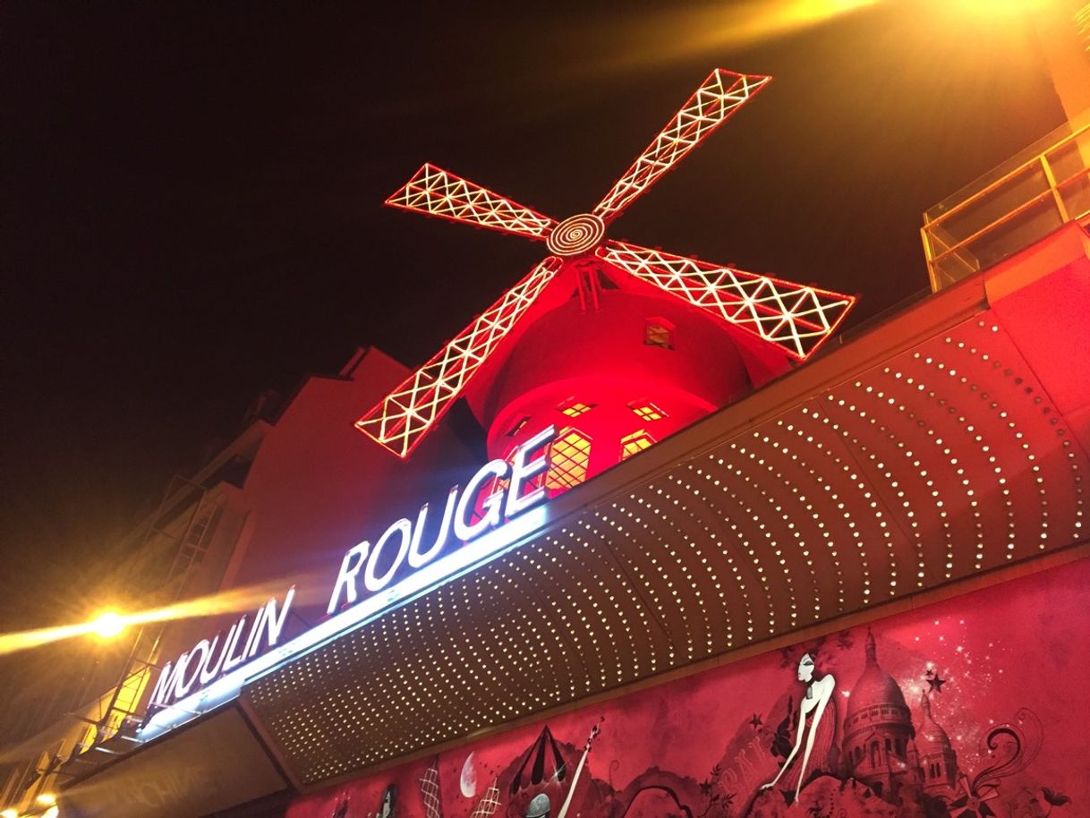 Place Moulin Rouge